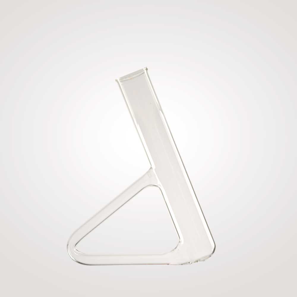 Háromszög formájú szerviz váza